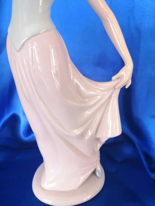 NAO BY LLADRO THE DANCE IS OVER LADY #1204  LARGE DANCER #