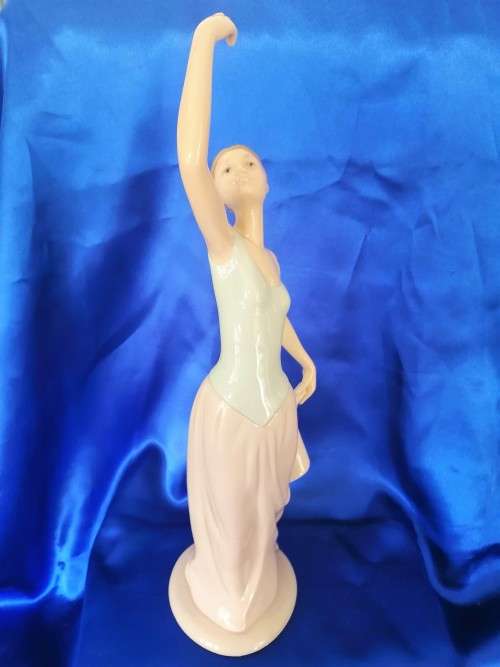 NAO BY LLADRO THE DANCE IS OVER LADY #1204  LARGE DANCER #