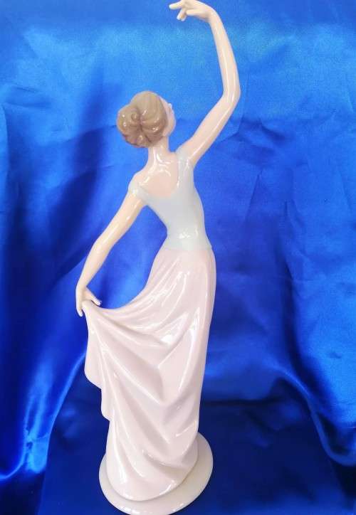NAO BY LLADRO THE DANCE IS OVER LADY #1204  LARGE DANCER #