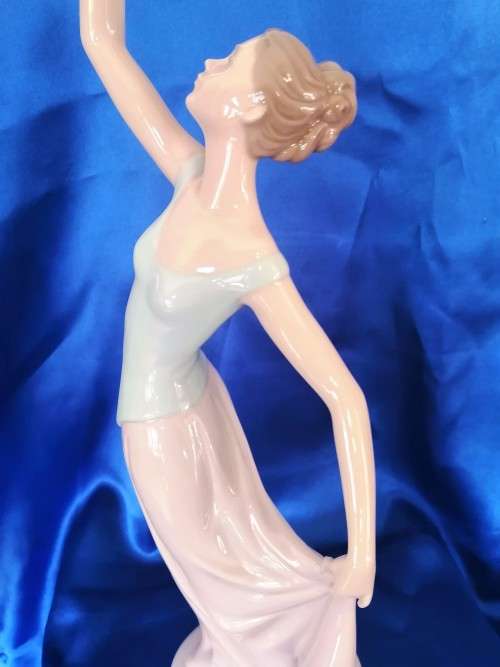 NAO BY LLADRO THE DANCE IS OVER LADY #1204  LARGE DANCER #