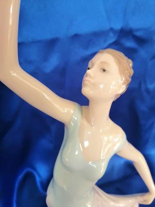 NAO BY LLADRO THE DANCE IS OVER LADY #1204  LARGE DANCER #