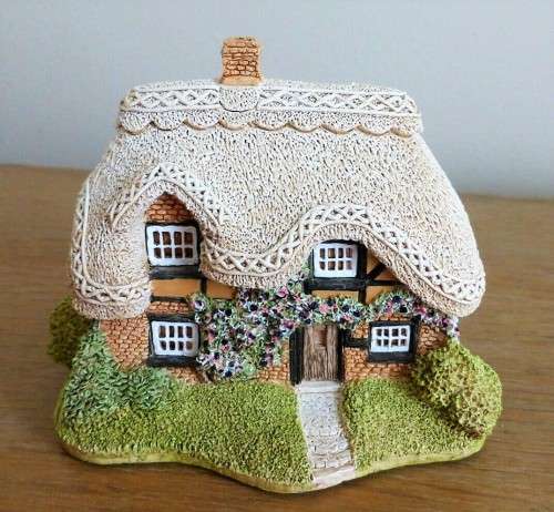Lilliput Lane South East Collection BRAMBLE COTTAGE #