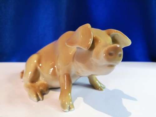 VINTAGE ROYAL COPENHAGEN FIGURINE OF A ` SEATED PIG ` NO.405