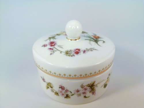 Wedgwood Mirabelle Lidded Trinket Box