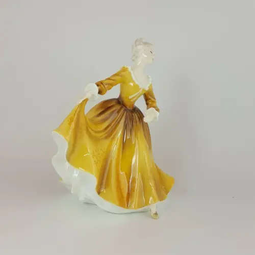 Royal Doulton Figurine KIRSTY No HN4783 Best of the Classics