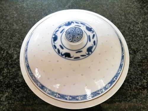 Large Chinese Rice Grain Blue and White Lidded Bowl