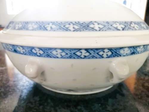 Large Chinese Rice Grain Blue and White Lidded Bowl
