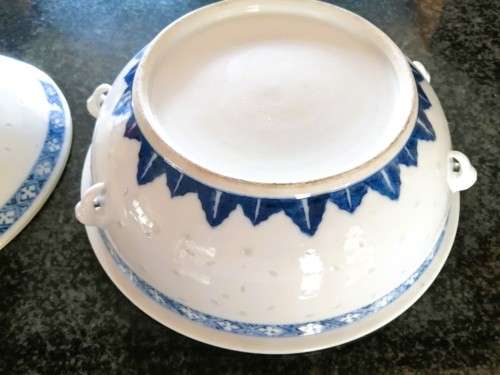 Large Chinese Rice Grain Blue and White Lidded Bowl