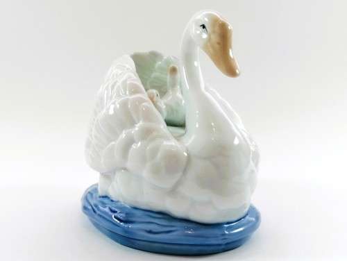 Heritage Porcelain Swan Family Ornament Figurine SWAN SONG