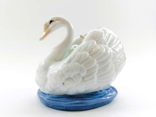 Heritage Porcelain Swan Family Ornament Figurine SWAN SONG