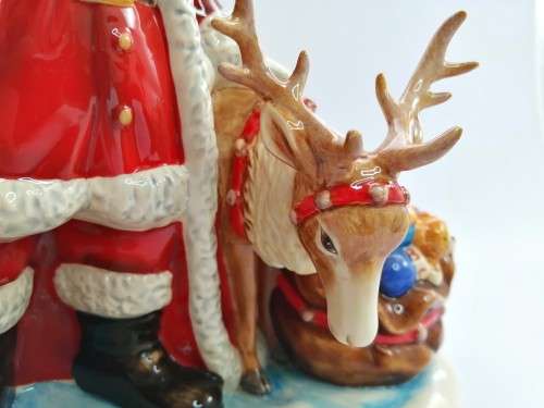 LARGE ROYAL DOULTON Christmas Santa ClausCHRISTMAS NOVELTY 2016  HOLIDAY MAGIC