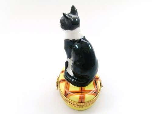 Limoges France LTD Hinged Trinket Box Black and White Cat sat on Cushion Peint Main Marque