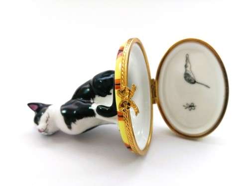 Limoges France LTD Hinged Trinket Box Black and White Cat sat on Cushion Peint Main Marque