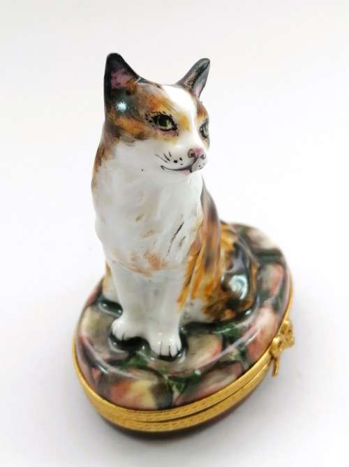 Limoges France LTD Hinged Trinket Box Tabby and White Cat sat on Cushion Peint Main Marque