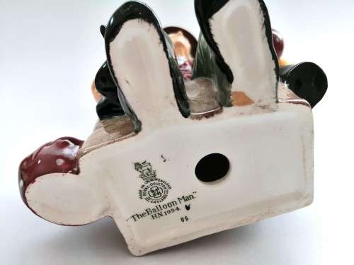 Vintage Royal Doulton HN1954 Balloon Man Early Version