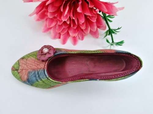 Vintage Collectable `Just The Right Shoe` by Raine - No. 25009 Rose Court