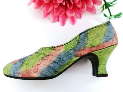 Vintage Collectable `Just The Right Shoe` by Raine - No. 25009 Rose Court