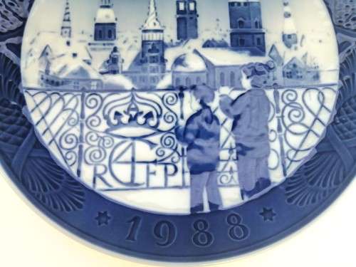 Royal Copenhagen Christmas Plate 1988 - `CHRISTMAS EVE IN COPENHAGEN`