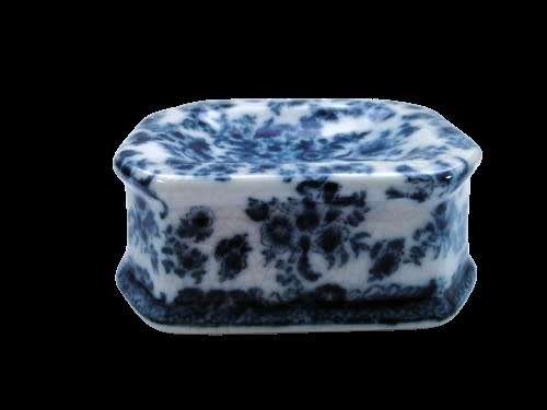 Wong Lee WL 1895 Blue and White soap dish craquelure wares
