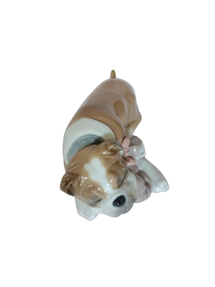 Lladro Unlikely Friends 6417 - Bulldog With Cat - Kitten Sleeping