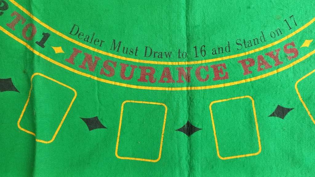 Vintage Blackjack 200 Chips Poker Set with Tablecloth