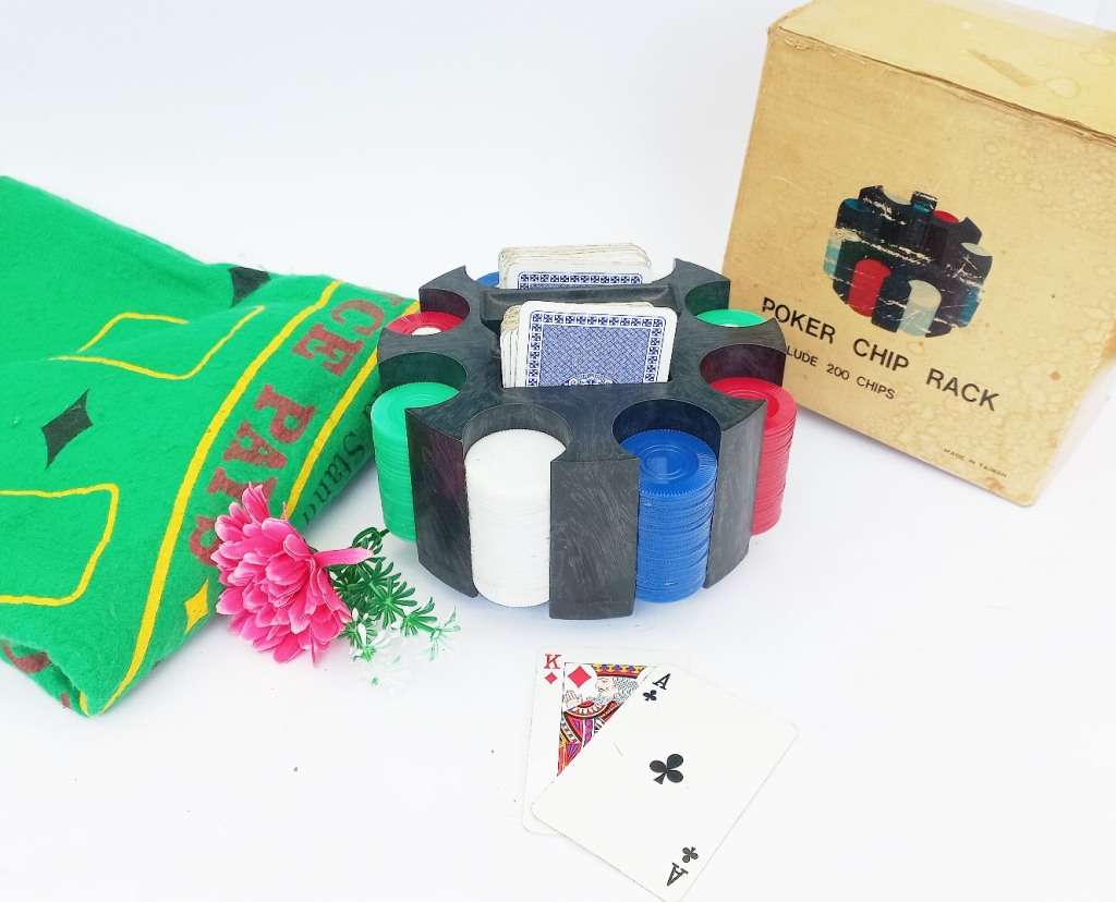 Vintage Blackjack 200 Chips Poker Set with Tablecloth