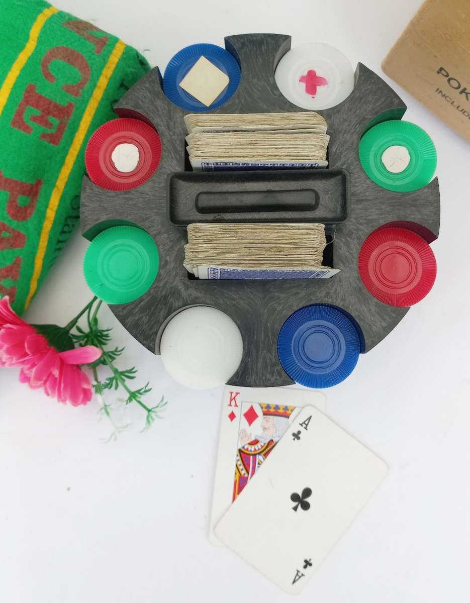 Vintage Blackjack 200 Chips Poker Set with Tablecloth