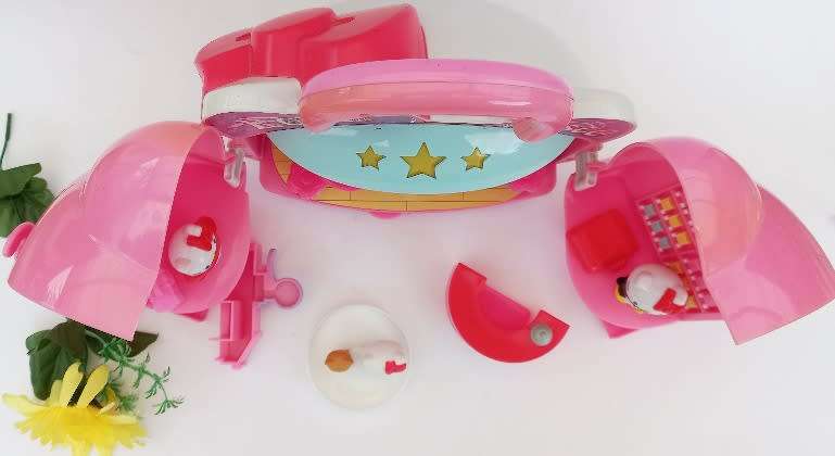 Hello Kitty Disco Carry Along Play Set Case Figures & Accessories