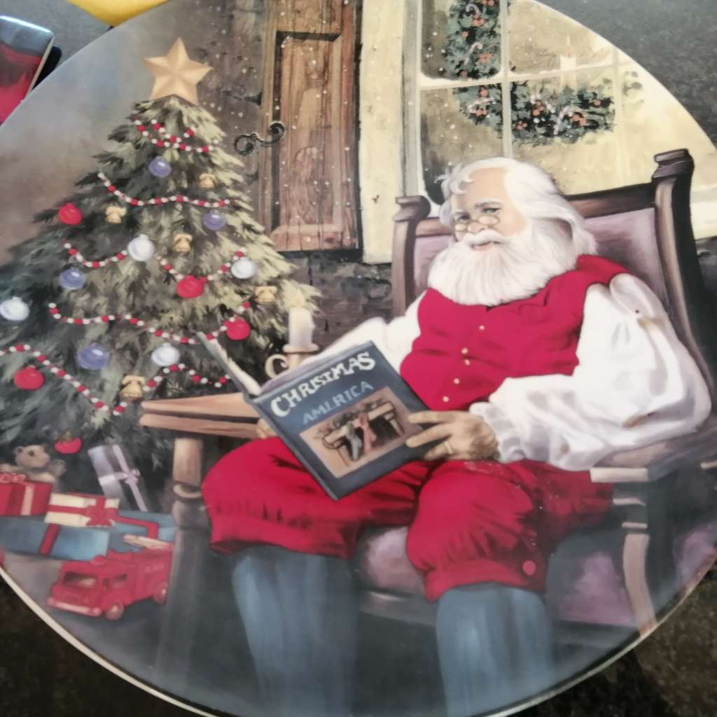 Large 32cm Christmas Serving Platter with Cake Lifter