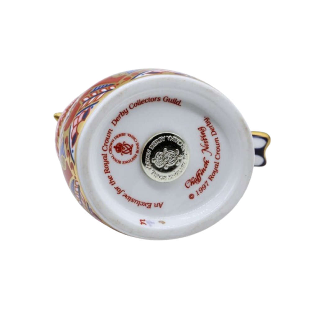 Royal Crown Derby Collectors Guild nesting Chaffinch Paperweigh Gold Stopper