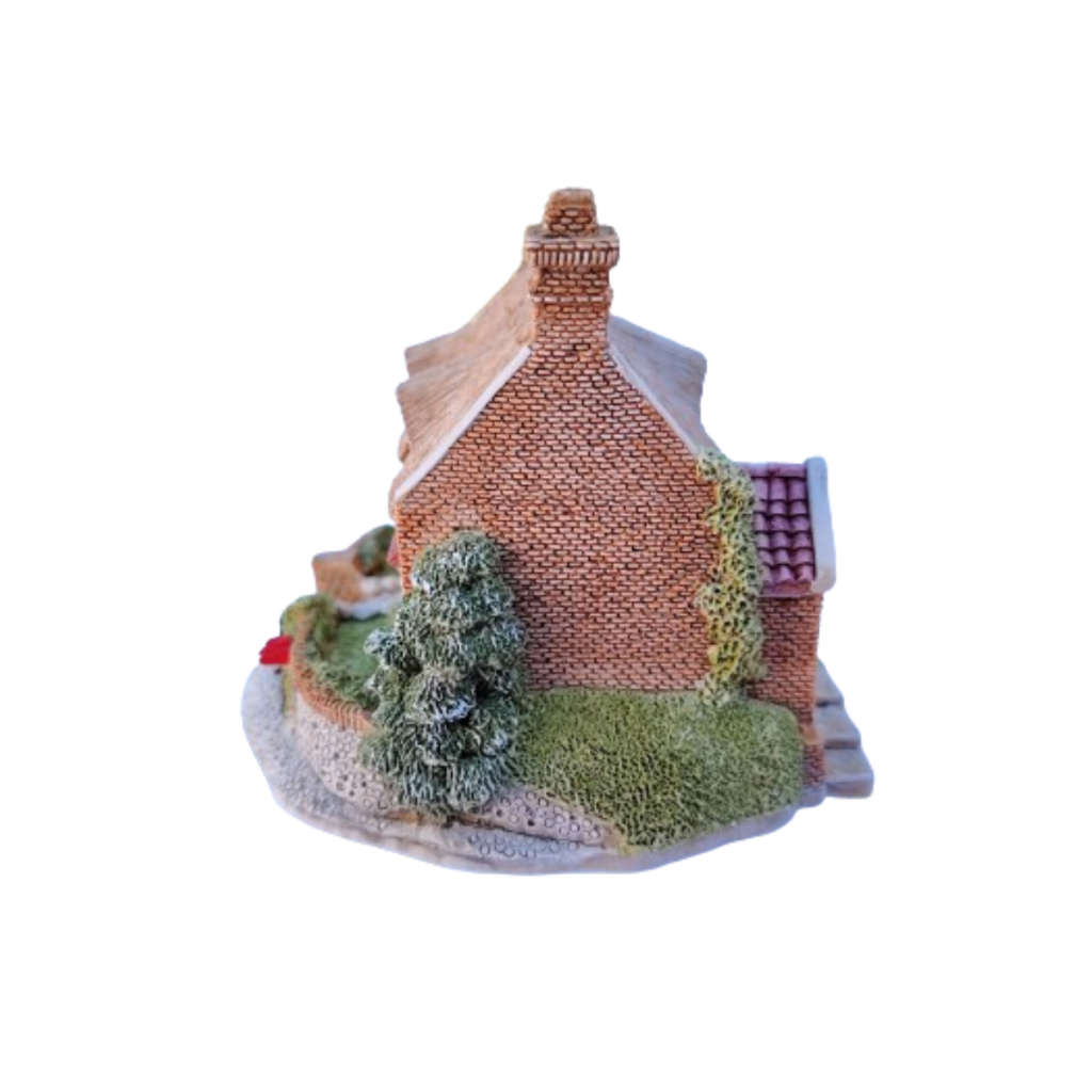 Lilliput lane Britians Mrs Pinkerton's Post Office