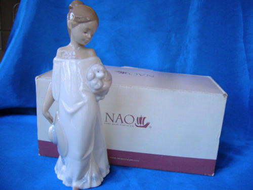 NAO BY LLADRO TOGETHER IN THE COUNTRYSIDE GIRL & HER DOG FIGURE