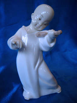 Lladro " Chinese Angel ". Figurine.