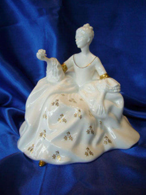 Royal Doulton Figurine HN 2326 Antoinette