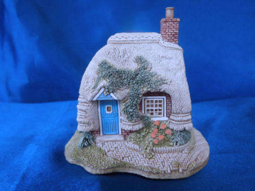 Miniature House - Lilliput Lane Petticoat Cottage *