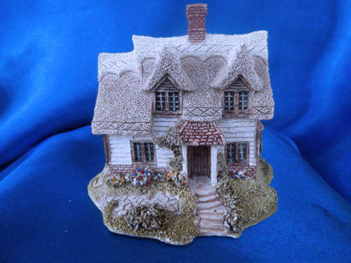 Lilliput Lane - Ash Nook (English Collection - Sth East) - Retired Sept 1995