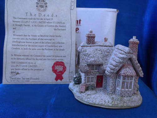 Miniature House - Lilliput Lane " Ring "O" Bells "
