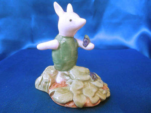 Winnie the Pooh by Royal Doulton - Disney "Piglet and The Violets" *