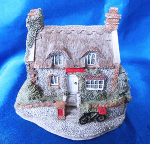Miniature House - Lilliput Lane "Mrs Pinkerton Post Office *
