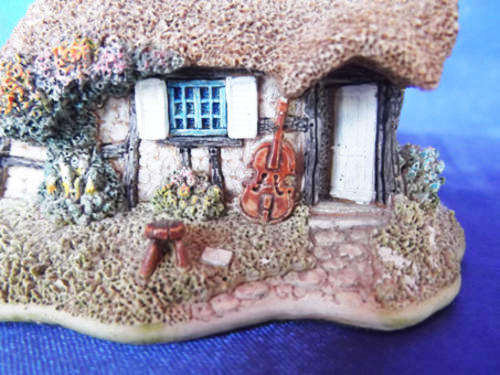 Miniature House - Lilliput Lane  Fiddlers Folly #