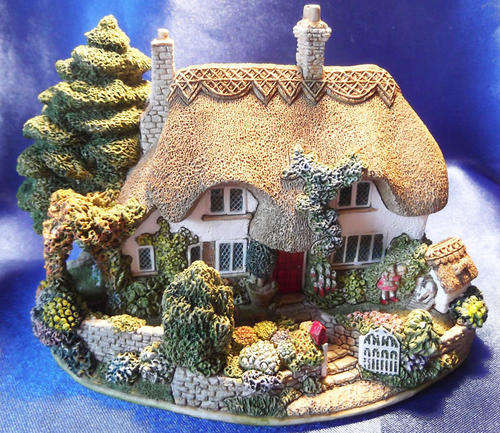 Miniature House - Lilliput Lane " The Dog House "