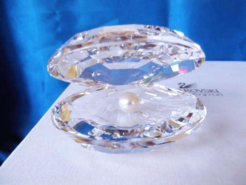 Swarovski Crystal Oyster with Pearl Shell - New Condition