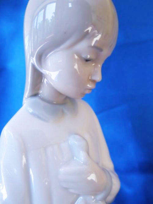 Lladro / Nao Girl Holding a Letter