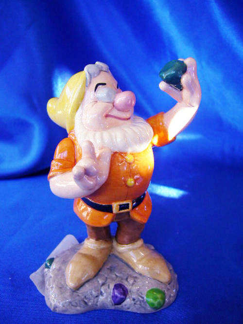 ROYAL DOULTON DISNEY SNOW WHITE 7 DWARVES "Dear Old Doc" *