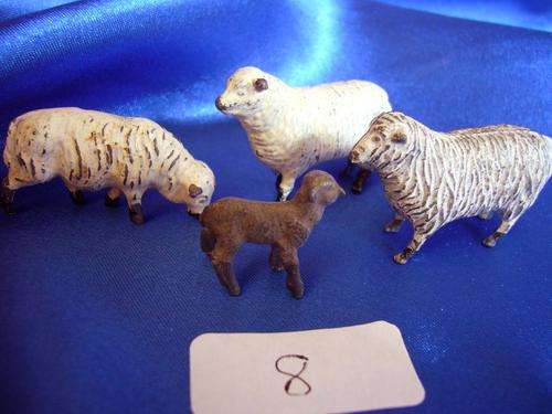 ****Vintage  lead J.Hill & Co  and Britains Sheep and Lamb 8 ****