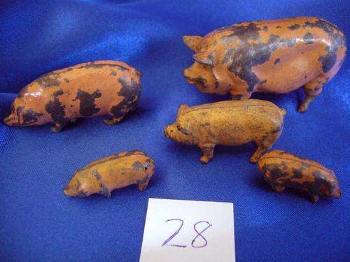 **** Vintage  lead J.Hill & Co  and Britains Pigs and Piglets 28 ****