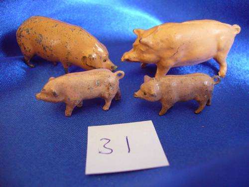 **** Vintage  lead J.Hill & Co  and Britains Pigs and Piglets 31 ****