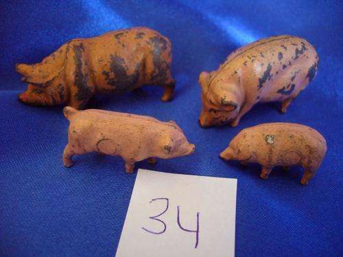 **** Vintage  lead J.Hill & Co  and Britains Pigs and Piglets 34 ****