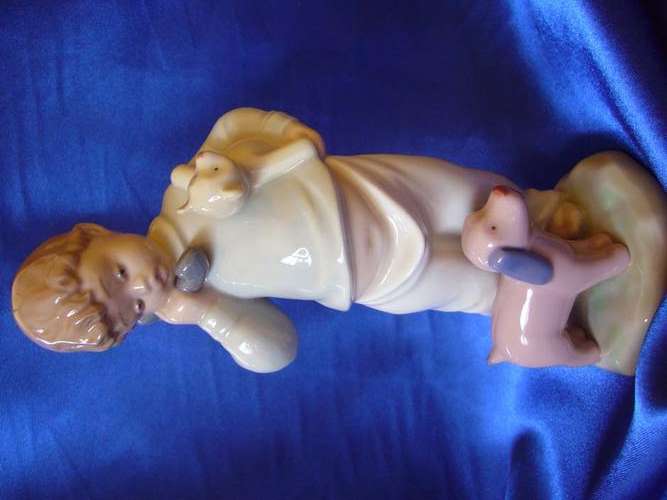 **** LLADRO / Nao " Boy on phone " very sweet ****