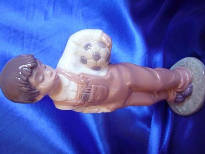 **** LLADRO / Nao Large Figure" Wanna Play " ****